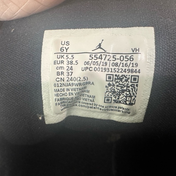 Nike Air Jordan 1 Mid GS “Triple Black” (554725-056) Size 6Y - Picture 8 of 9